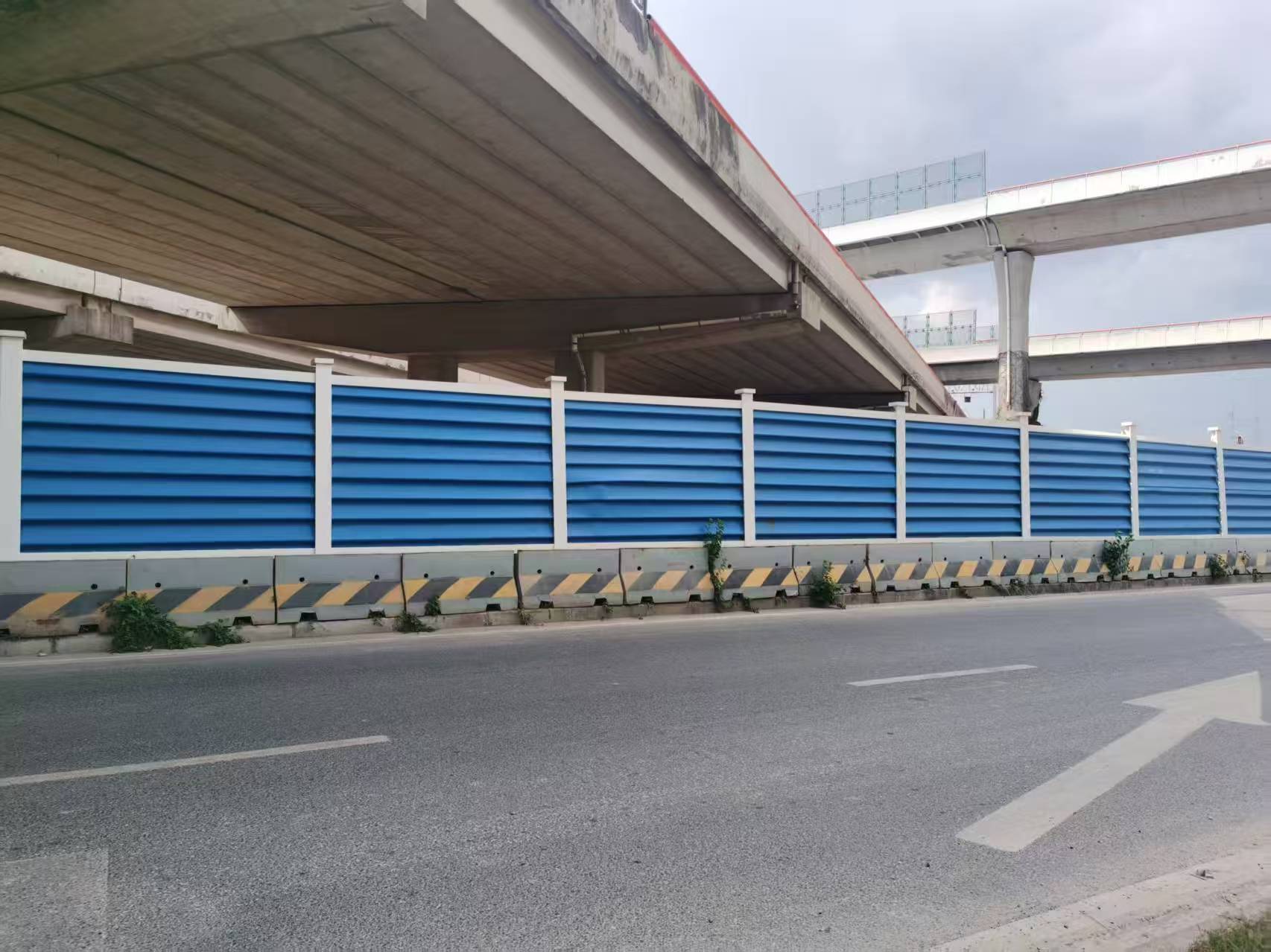 横挂百叶围挡图片1